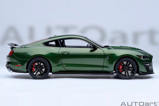 [ Pre-order ] 73097 AUTOart 1:18 Ford Mustang Shelby GT500 (Green with White Stripes)