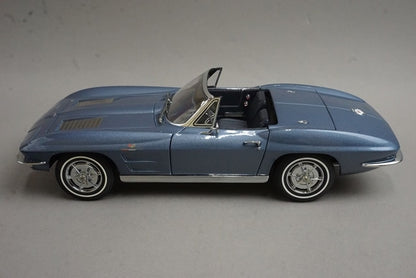 1:18 AUTOart 71192 Chevrolet Corvette Convertible 1963 Silver Blue