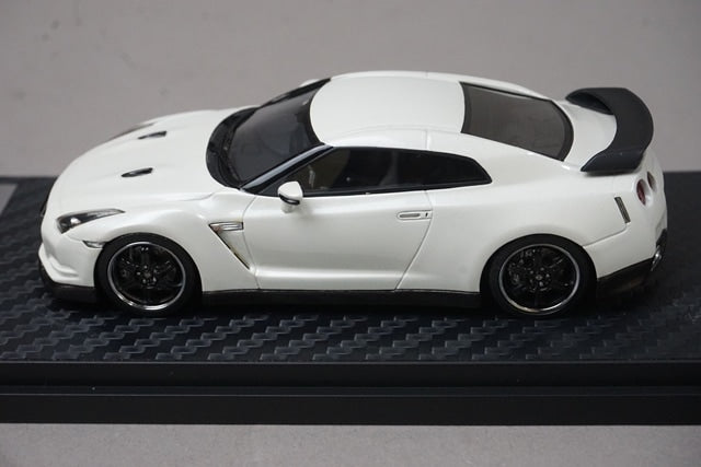 1:43 HPI 8438 Nissan GT-R (R35) SpecV Brilliant White Pearl