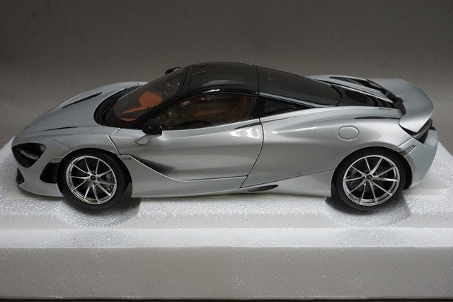 1:18 AUTOart 76071 McLaren 720s Metallic White model car