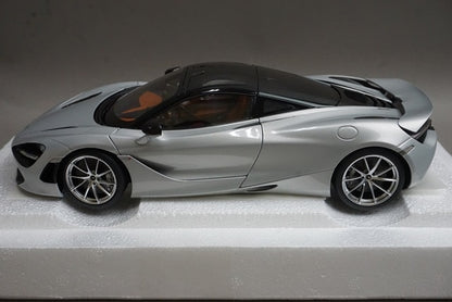 1:18 AUTOart 76071 McLaren 720s Metallic White model car