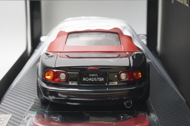 1:18 ignition model IG3197 Eunos Roadster (NA) Black