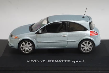 1:43 Universal Hobbies E2051 Renault Sport Megane Metallic Silver
