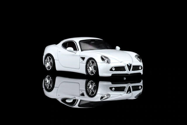 [ Pre-order ] M69052 MOTORHELIX 1:64 Alfa Romeo 8C Competizione 2008 Bianco Polare White