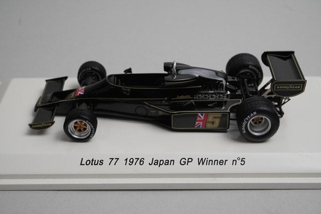 1:43 Rave R70042 Lotus 77 #5 winner of the 1976 Japanese GP M. Andretti model car