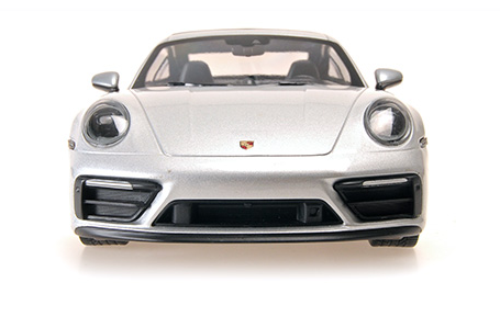 [ Back-order ] MINICHAMPS 155063104 1:18 Porsche 911 Carrera 4 GTS 2020 Silver model car
