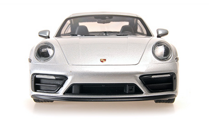 [ Back-order ] MINICHAMPS 155063104 1:18 Porsche 911 Carrera 4 GTS 2020 Silver model car