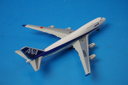 1:1000 B747-400 ANA JA8958 with runway NH10040 ANA