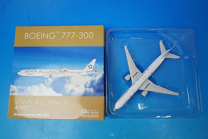 1:400 B777-300 Singapore Star Alliance 9V-SYL 10930 Phoenix airplane model