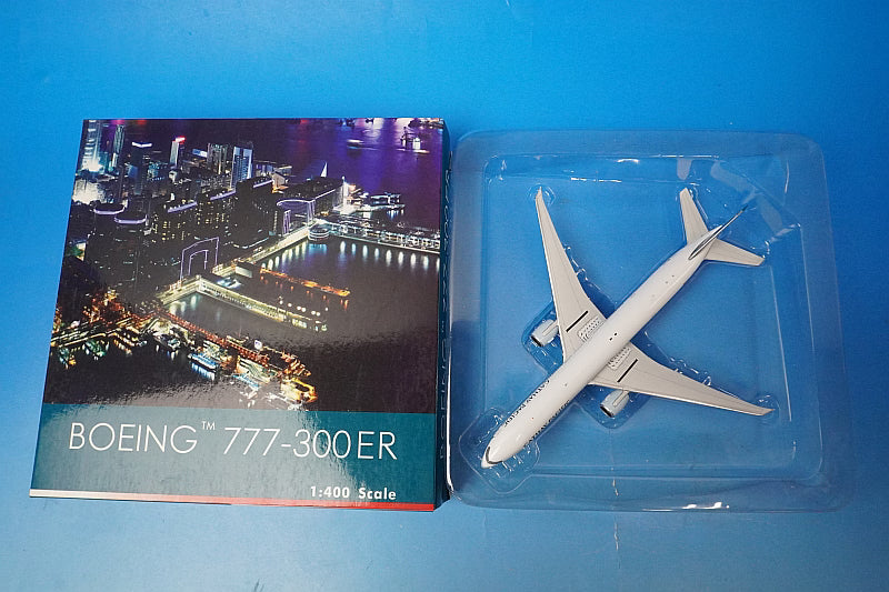 1:400 Cathay Pacific Boeing 777-300ER B-KPM 04083 Phoenix