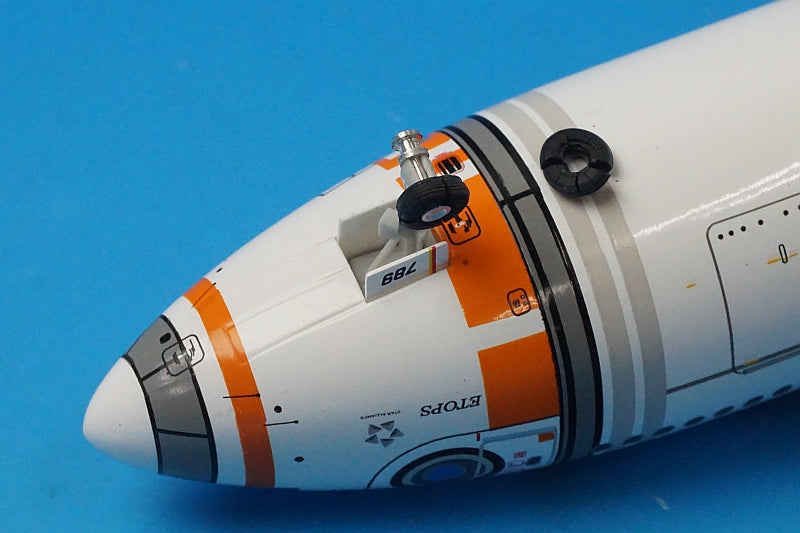 1:200 B777-300ER ANA STAR WARS Star Wars BB-8 JA789A NH20094 ANA airplane model