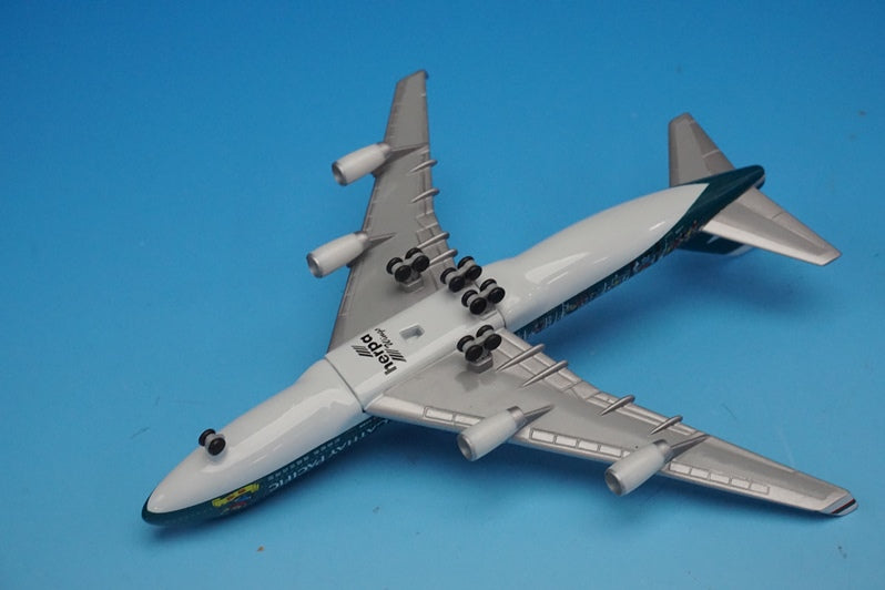 1:500 B747-400 Cathay Pacific Airlines The Spirit of Hong Kong B-HOX Herpa airplane model