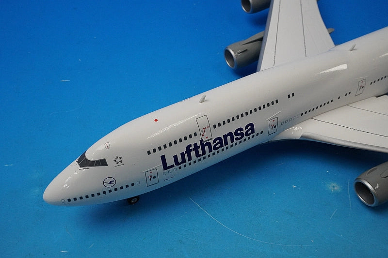1:200 B747-8i Lufthansa D-ABYA 553759 Herpa airplane model