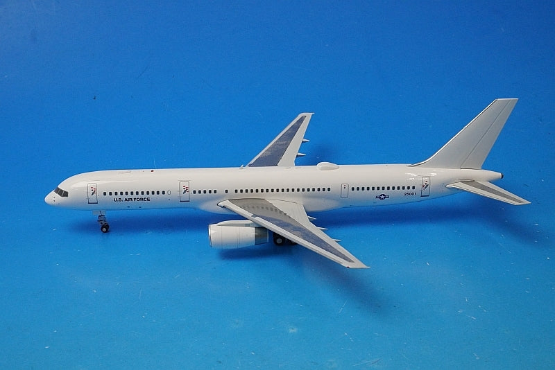 1:200 C-32B B757-200 USAF 02-5001 IFC32USAF02 INFLIGHT