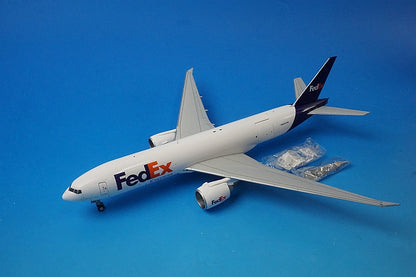 1:200 B777F FedEx N888FD cargo door replacement type G2FDX951 Gemini airplane model