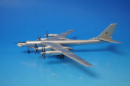 1:200 Tu-95MS Bear H Ukrainian Air Force 106th Heavy Bomber Division (Portava Museum Preservation Machine)#01 556538 Herpa