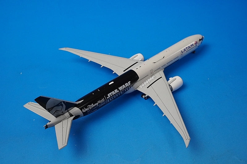 1:400 B777-300ER Latam STAR WARS Stormtrooper Galaxy's Edge Livery PT-MUA EW477W007 JC Wings airplane model
