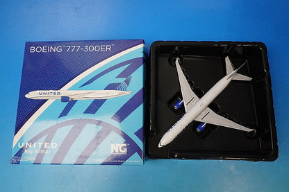 1:400 B777-300ER United N2352U 73008 NG Model airplane model