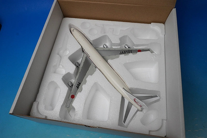 1:200 B747-100 JAL Old Crane Maru Livery First Aircraft JA8101 BBOX1313 Blue Box airplane model