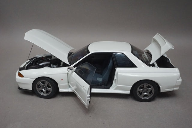 1:18 AUTOart 77342 Nissan Skyline GT-R (R32) Crystal White model car