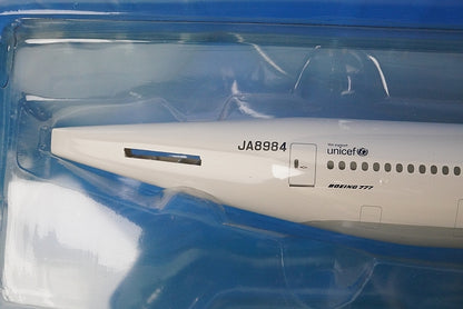 1:200 B777-200 JAL Arc Paint JA8984 2445 Hogan airplane model