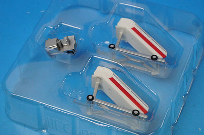 1:200 Airport Diorama Accessories Boarding Ramp (60's Style) Set of 2 *Medium size aircraft Red 551809 Herpa