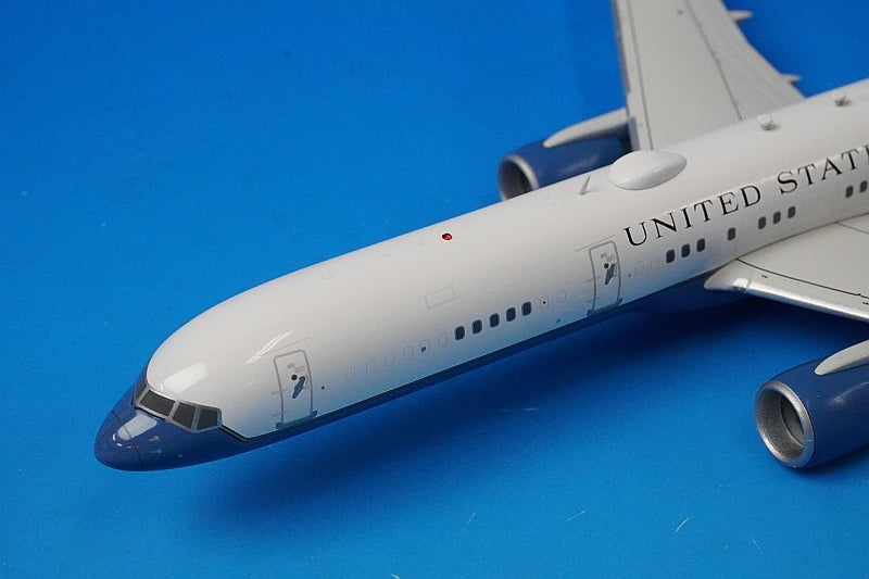 1:200 C-32A USN United States Air Force Andrews #99-0004 G2AFO1280 Gemini airplane model