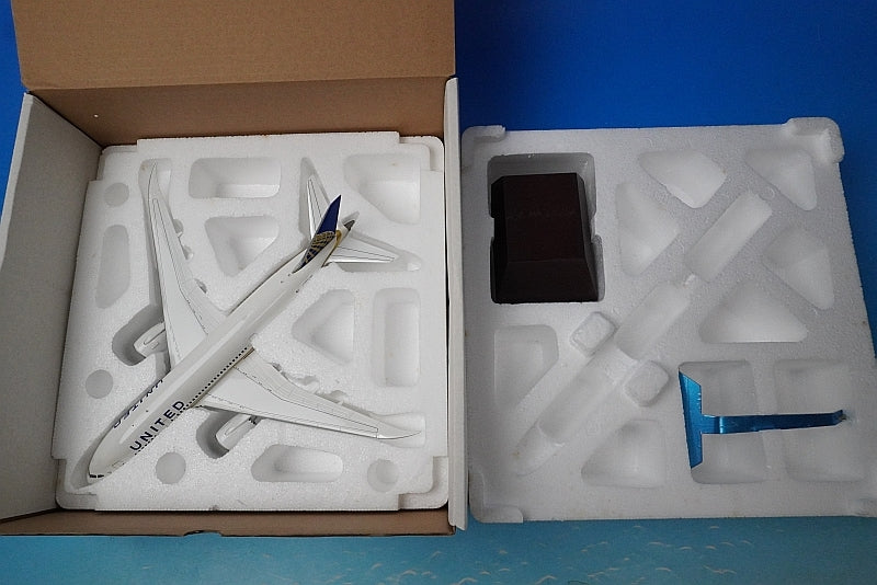 1:200 B787-8 United N20904 XX2915 JC Wings airplane model