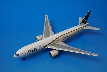 1:400 B777-200/ER PIA Pakistan AP-BGK 10411 Phoenix airplane model