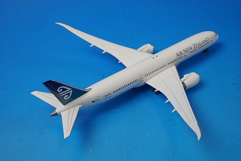 1:400 B787-9 New Zealand Wing attitude No registration number 5125 Hogan airplane model