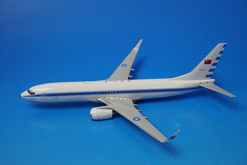 1:200 B737-800 Republic of China Air Force Taiwan Air Force #3701 LH2243 JC Wings airplane model