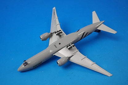 1:400 B777-200ER Alitalia SkyTeam EI-DDH 10653 Phoenix airplane model