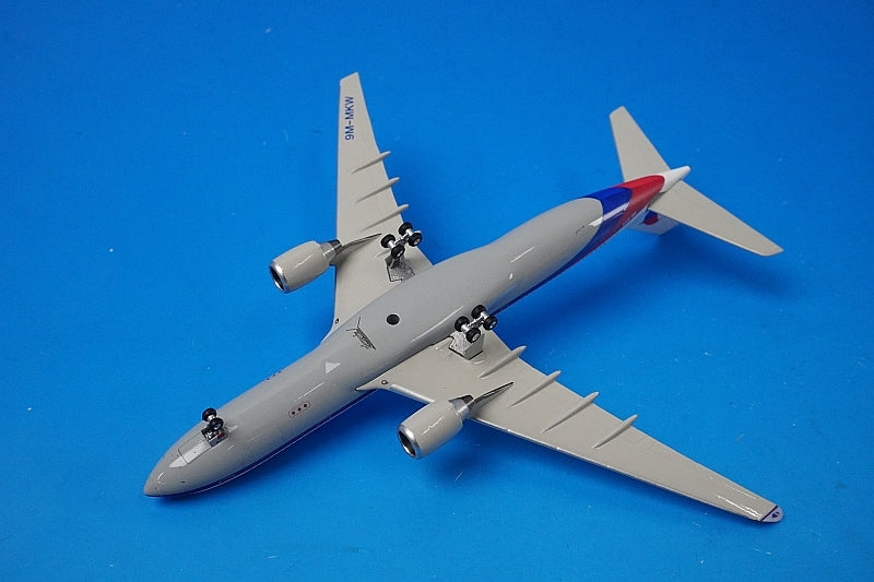 1:400 A330-200 Malaysia 9M-MKW 10439 Phoenix airplane model