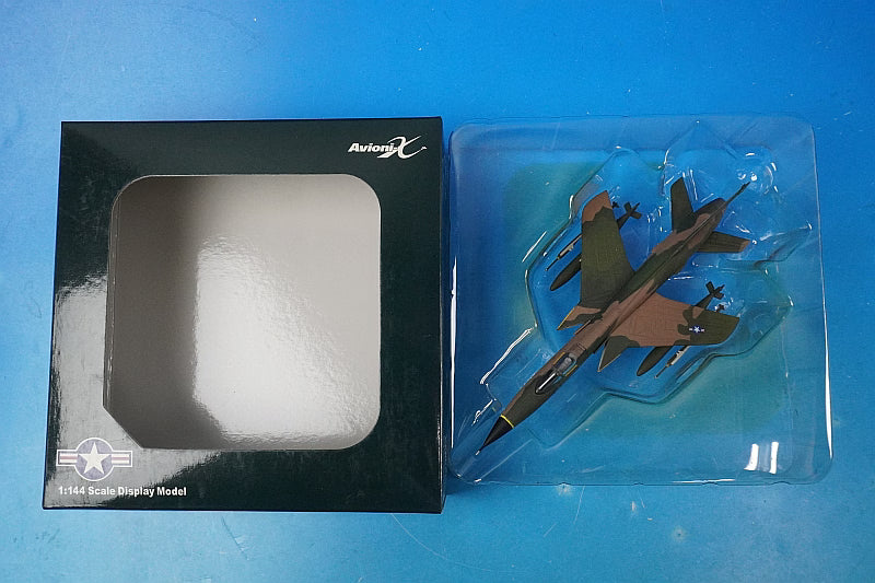 1:144 F-105D Thunderchief, U.S. Air Force, 355th Tactical Fighter Wing, 357th Tactical Fighter Squadron, Takley Air Base, RU/#60-0504 AV440027 Avionics