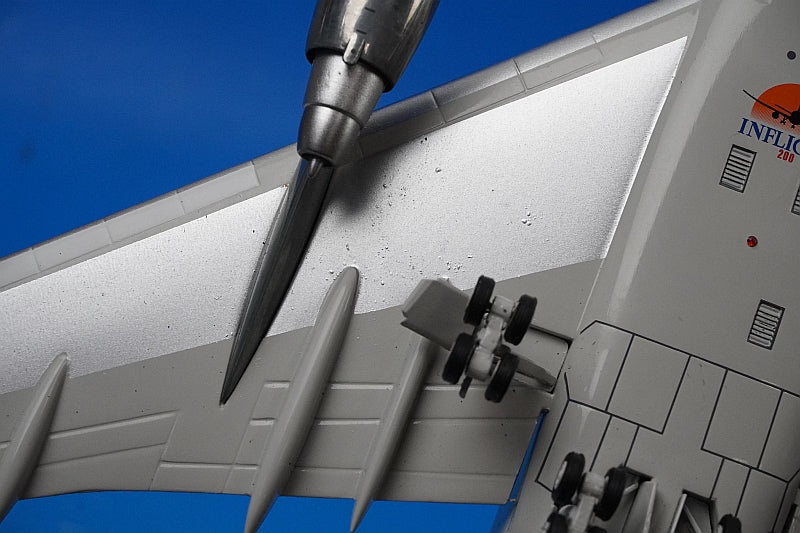 1:200 B747-200F Cargolux LX-DCV IF742CV1018P Inflight airplane model