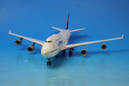 1:200 B747-400 Lufthansa "Berlin" (D-ABVA) — Model only (blister pack and outer box missing) Herpa Premium