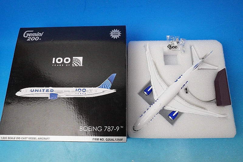 1:200 United Airlines Boeing 787-9 "100 Years" (Flaps Down) N61101 G2UAL1258F Gemini airplane model (コピー)