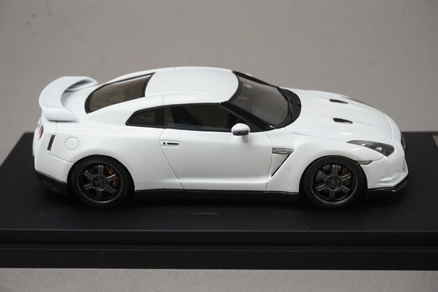 1:43 HPI 8414 Nissan GT-R (R35) NISMO Clubsport White