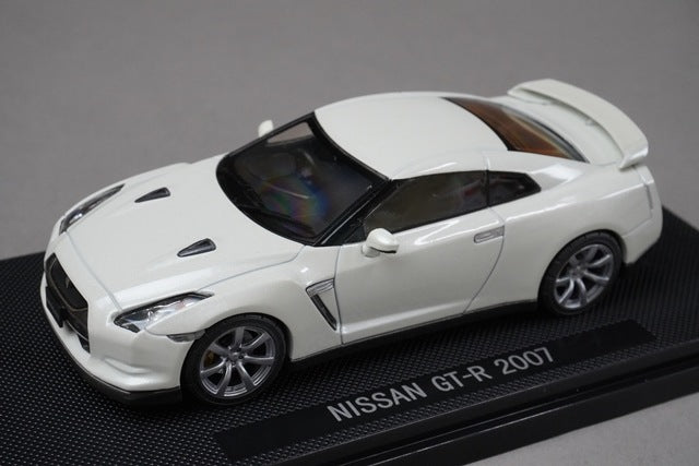 1:43 EBBRO 44037 Nissan GT-R 2007 White Pearl model car