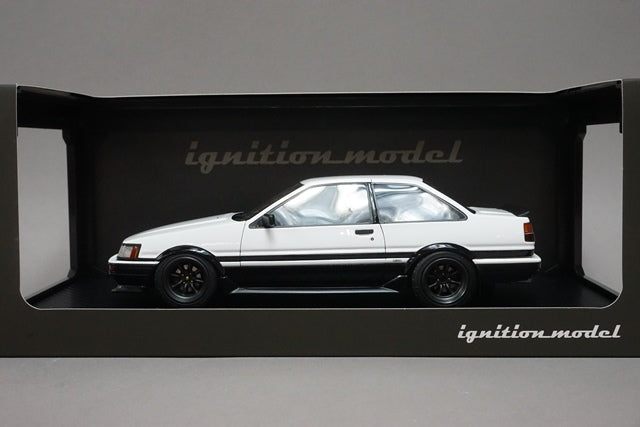 1:18 ignition model IG0552 Toyota Corolla Levin 2Door GT Apex (AE86) White / Black