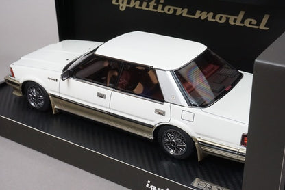 1:18 ignition model IG2056 Toyota Crown 120 2.8 Royal Saloon G Pearl White / Gold