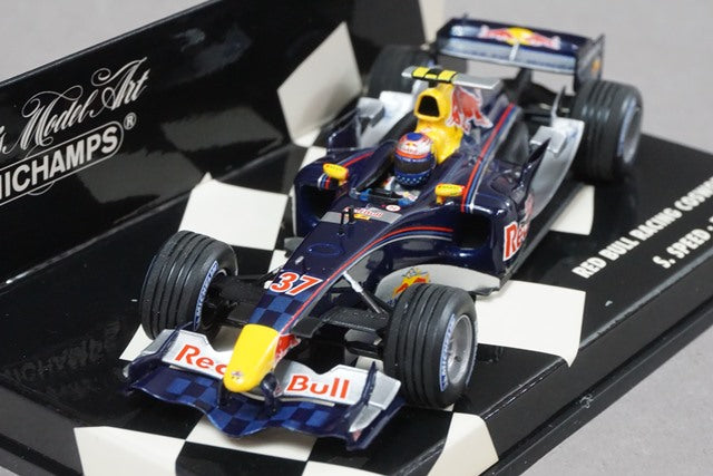 1:43 MINICHAMPS 400050137 Red Bull Racing Cosworth RB1 Test Driver #37