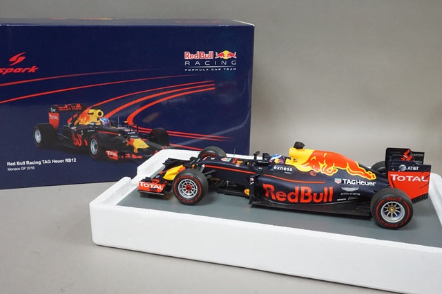 1:18 SPARK 18S311 Red Bull Racing TAG Heuer RB13 Malaysian GP Win M.Verstappen