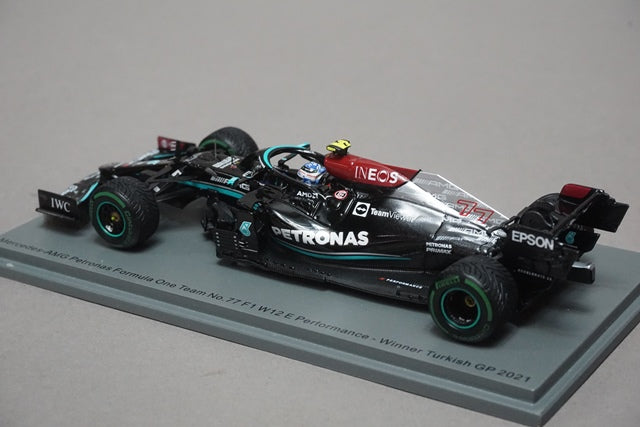 1:43 SPARK S7681 Mercedes AMG PETRONAS F1 Team W12 Turkish GP Winner 2021 #77