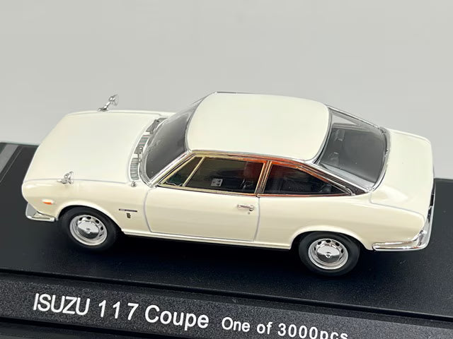 1:43 EBBRO 43400 Isuzu 117 Coupe Ivory
