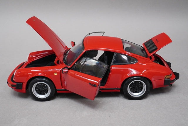 1:18 MINICHAMPS 100063021 Porsche 911 Carrera Coupe 1983 Red