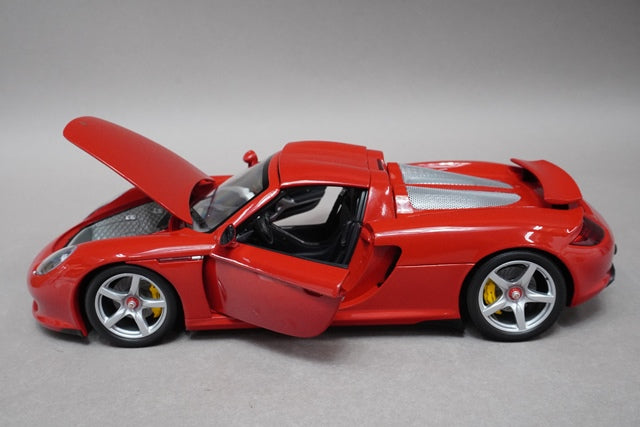 1:18 MINICHAMPS 100062630 Porsche Carrera GT 2004 Red