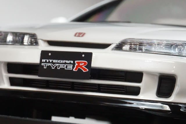 1:18 ignition model IG3055 Honda Integra (DC2) Type R Pearl White