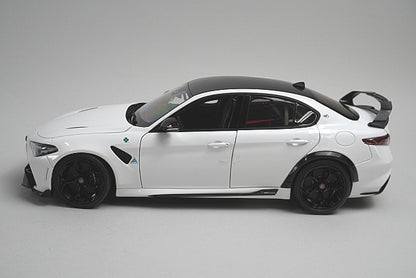M89006 MOTORHELIX 1:18 Alfa Romeo Giulia GTAm Trophy White model car