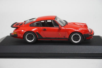 1:43 MINICHAMPS 430069000 Porsche 911 Turbo 1977 Red model car